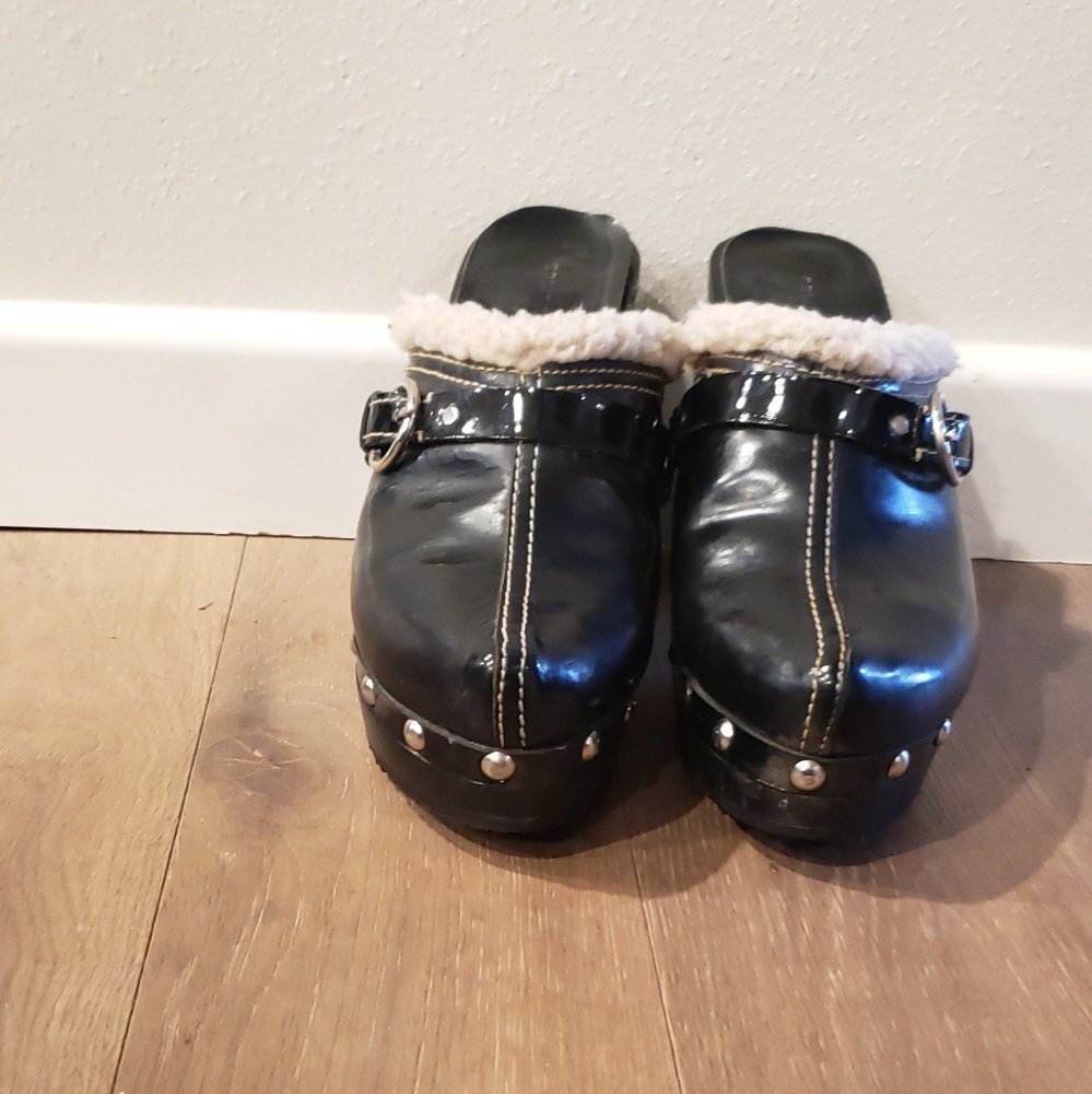 Clogs - Picture 2 of 3